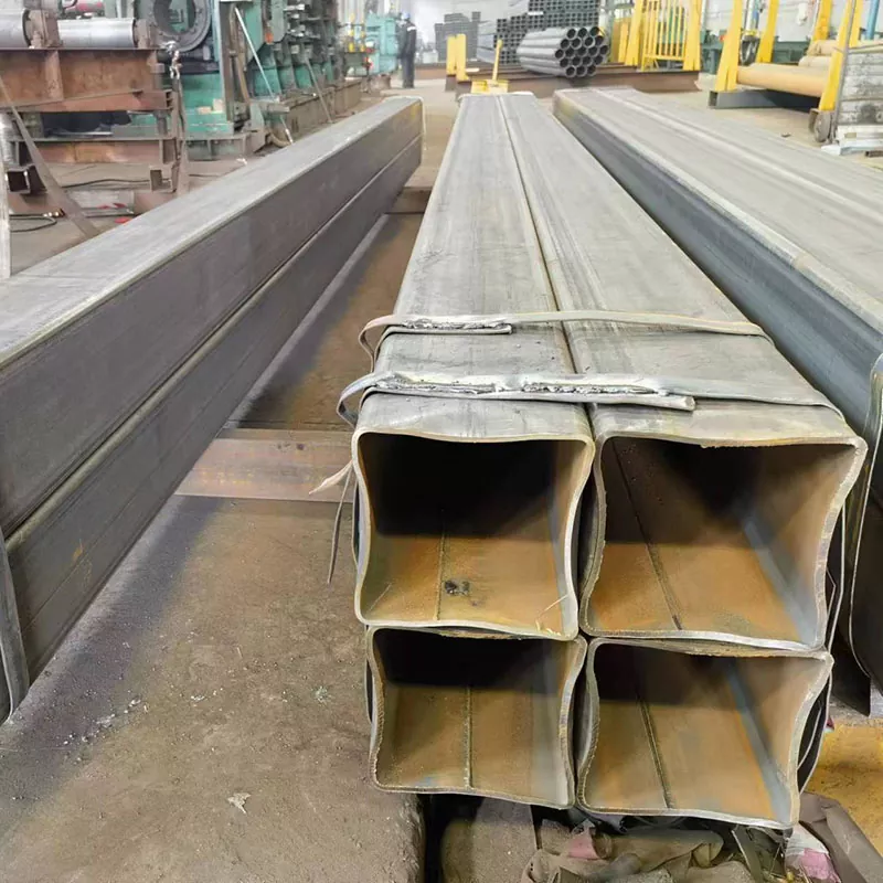 Stort kaliber svart rektangulært rør